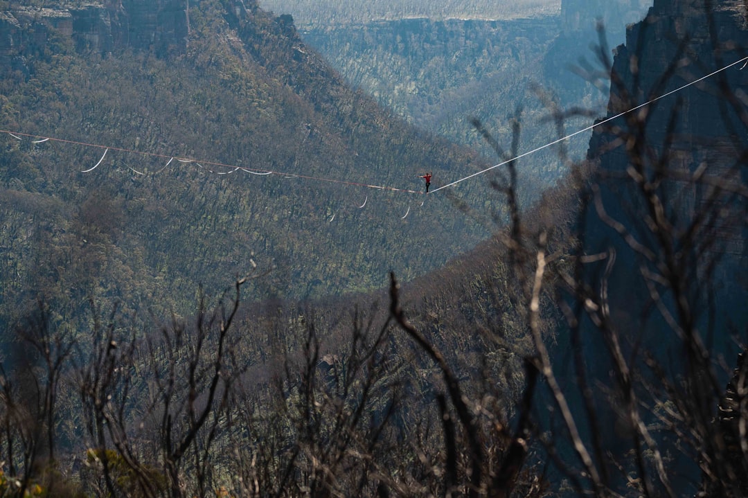 Photo Les origines historiques de la slackline